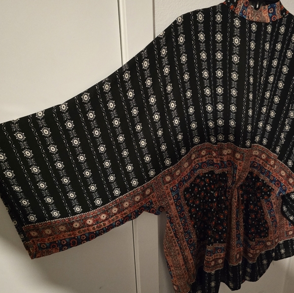 Coachella Kimono Vibes - Picture 3 of 8